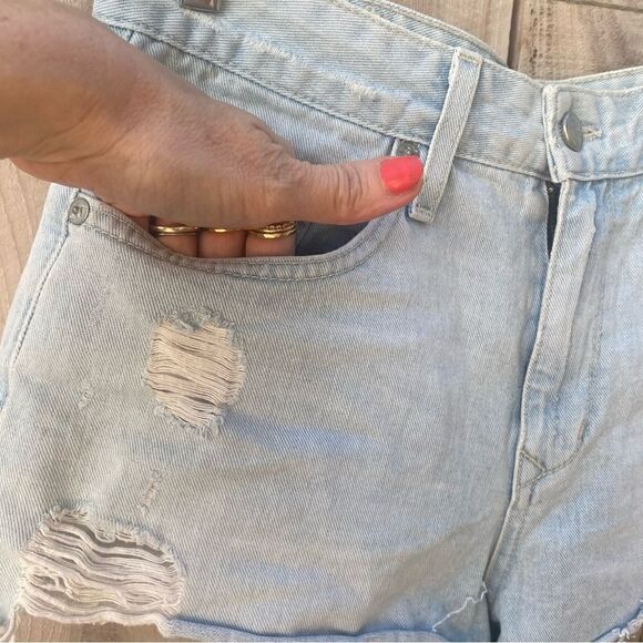 Lovers & friends light wash distressed denim shorts size 27 - Picture 2 of 8